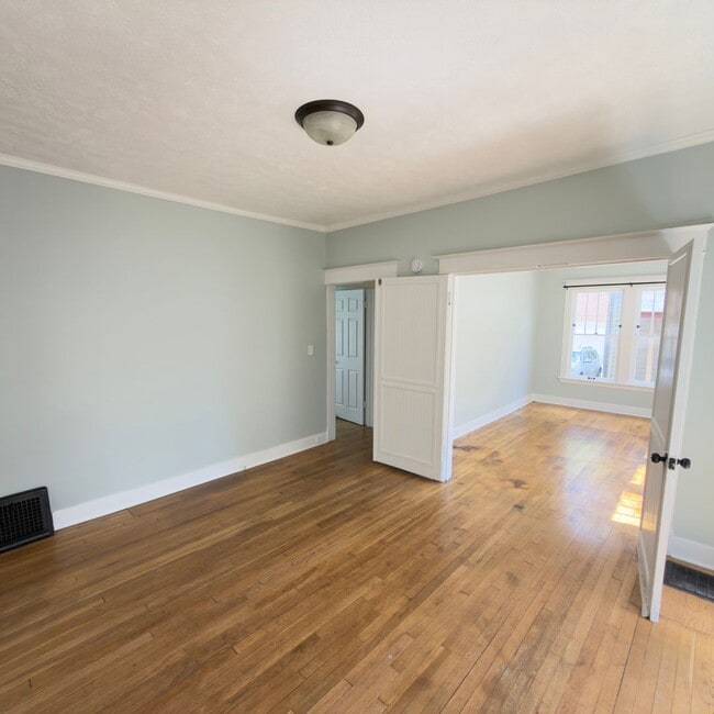 Photo - 4 Bedroom Duplex - Belknap Hill Area!