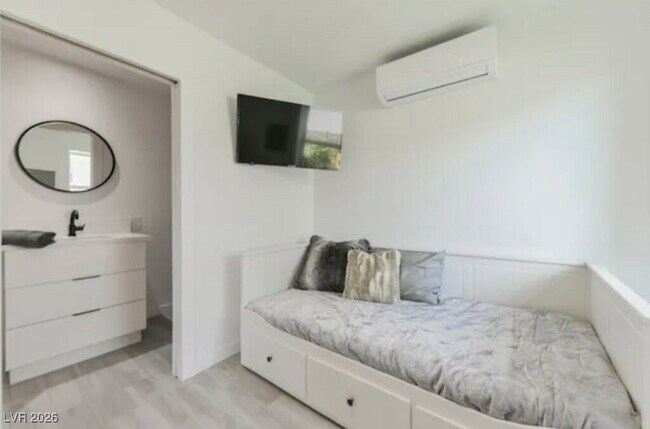 Photo - 715 S 3rd St Unit 9