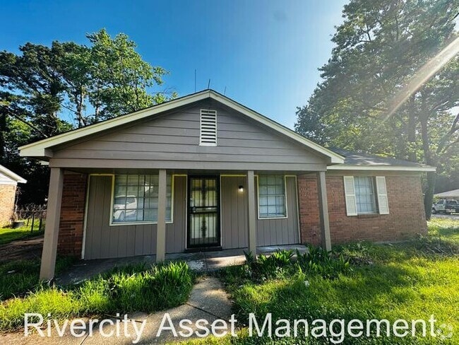 Building Photo - Spacious 3 bedroom, 1 bath Home For Rent!!...