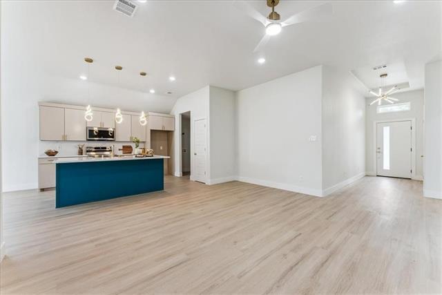 Photo - 225 West Pl