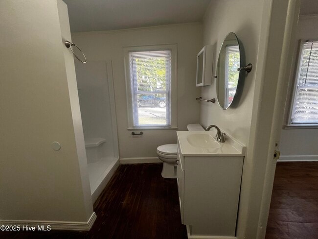 Photo - 202 Meares St