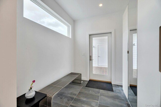 Photo - 420 Old Farm Rd