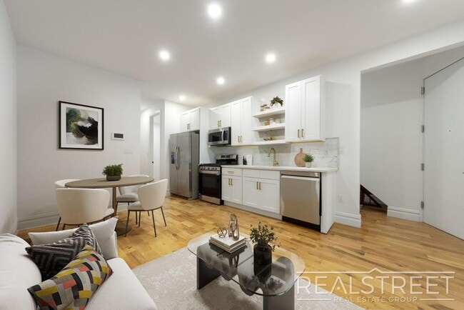 Building Photo - STUNNING 4+ BED 3 BATH DUPLEX + YARD IN PRIME BUSHWICK TOWNHOUSE