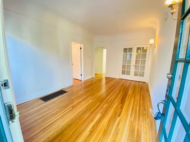 Photo - 1002-1012 1/2 N. Sweetzer Ave.