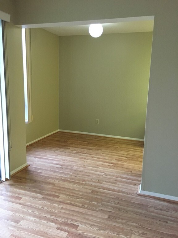 Photo - 46 Shrewsbury Green Dr Unit B