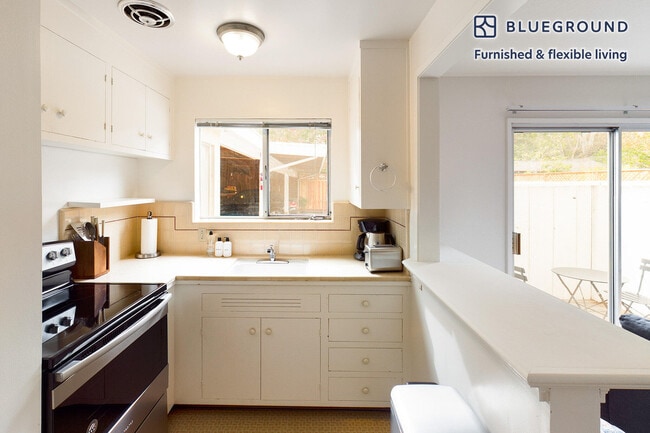 Photo - 820 Kipling St