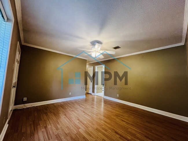 Photo - 128 Davis Ln