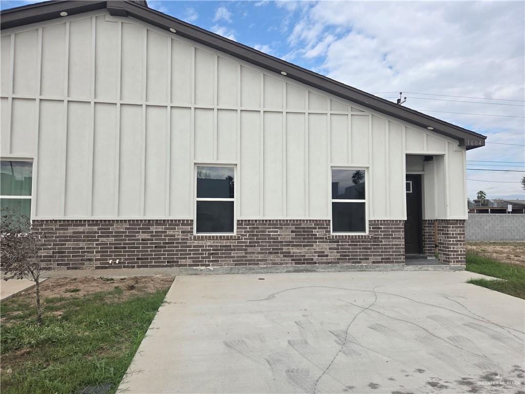 Photo - 609 E Interstate Hwy 2