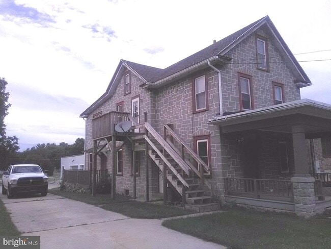 Building Photo - 3303 Main St Unit 2 Rental