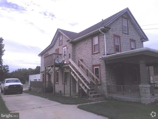 Building Photo - 3303 Main St Unit 2 Rental