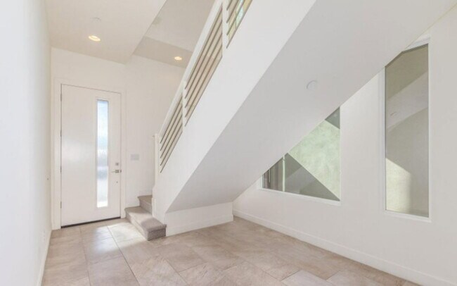 6810 E Lyra Dr