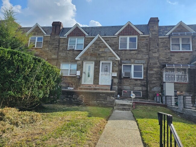 Building Photo - 1268 Stirling St Rental