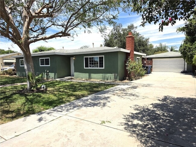 Photo - 221 E Maple St