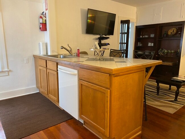 C penthouse sink island