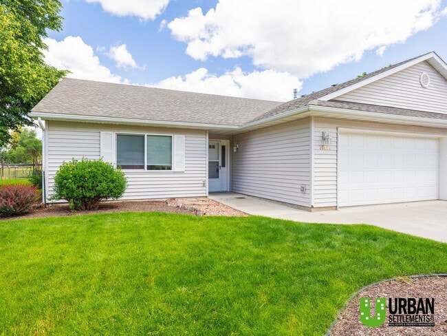 Building Photo - Spacious 2 Bed, 2 Bath Duplex with Large Fenced Yard in Spokane Valley