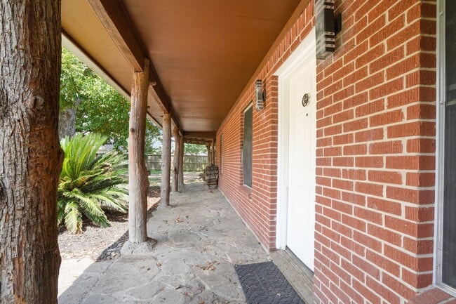 Photo - 700 Anderson Rd