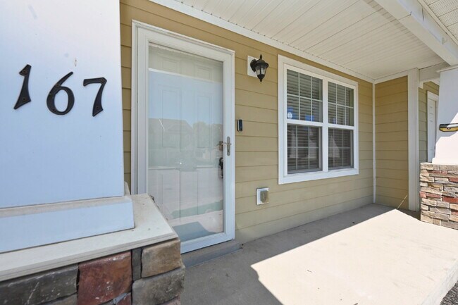 Minutes to Nashville! Stylish 2BR/2.5BA Goodlettsville Townhome