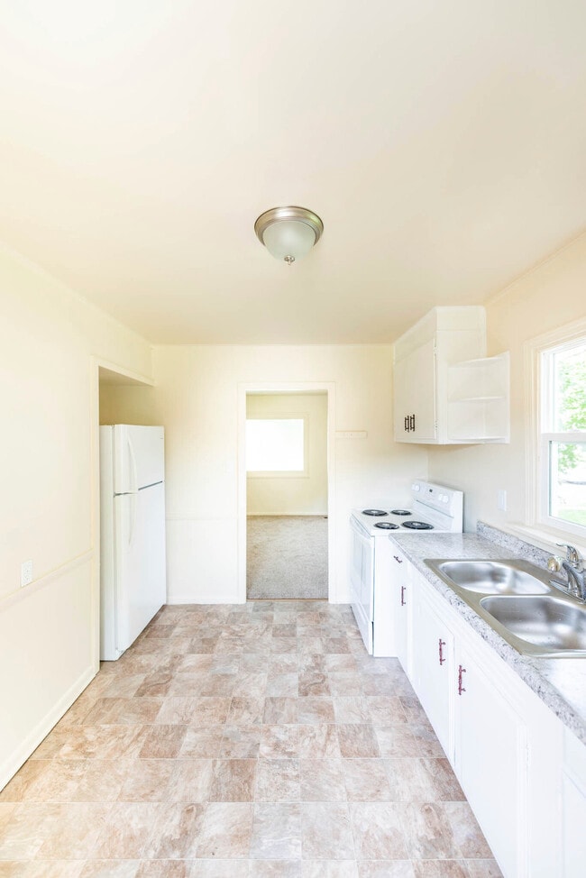 Photo - 1908 Taft Ave NE