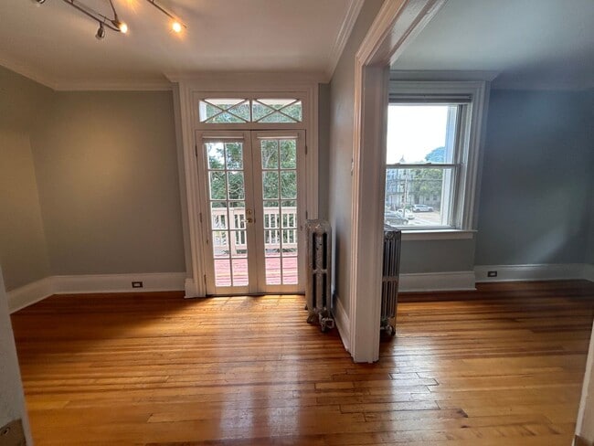 Photo - $0 DEPOSIT OPTION. CHARMING VICTORIAN TOWNHOUSE IN UPTOWN/CITY PARK WEST