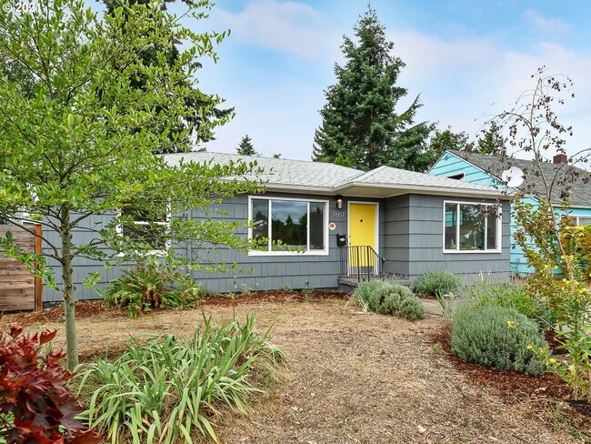 Cozy 3 bed 1 bath Home in Brentwood-Darlin... - Cozy 3 bed 1 bath Home in Brentwood-Darlin...