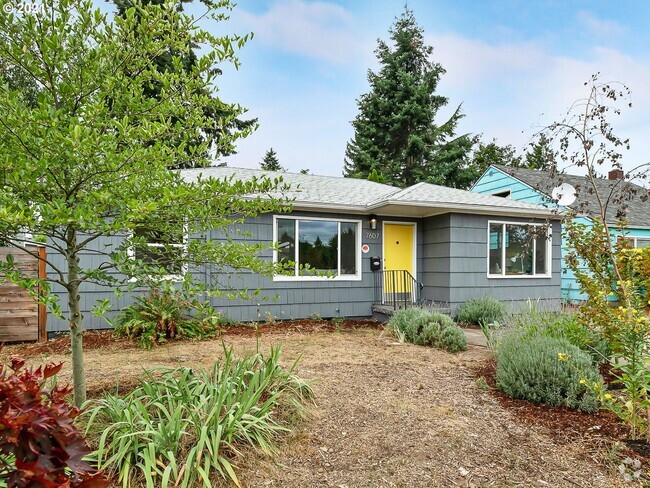 Building Photo - Cozy 3 bed 1 bath Home in Brentwood-Darlin...