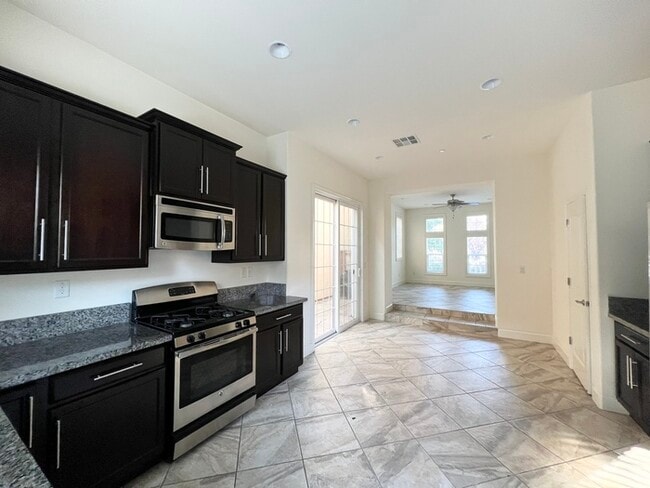 Photo - Beautiful 3 bedroom 2.5 bath in Roseville!