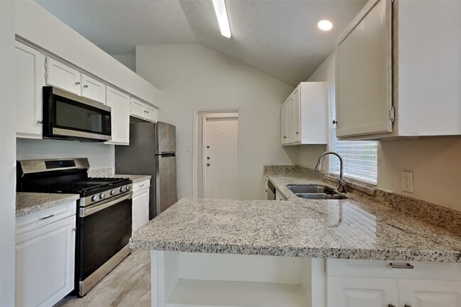 Photo - 1915 Creston Dr