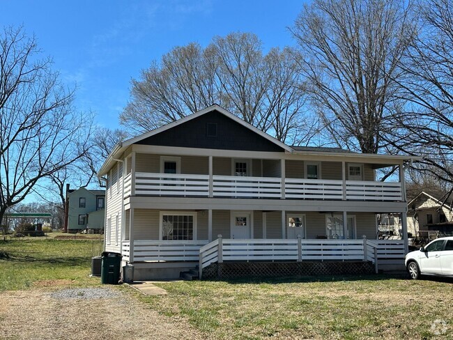 Building Photo - Left Side of Duplex Rental