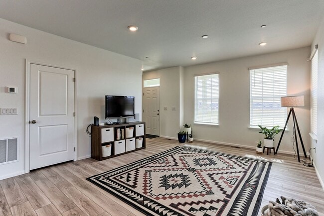 Photo - 3 Bedroom 3 Bath in Mosaic!