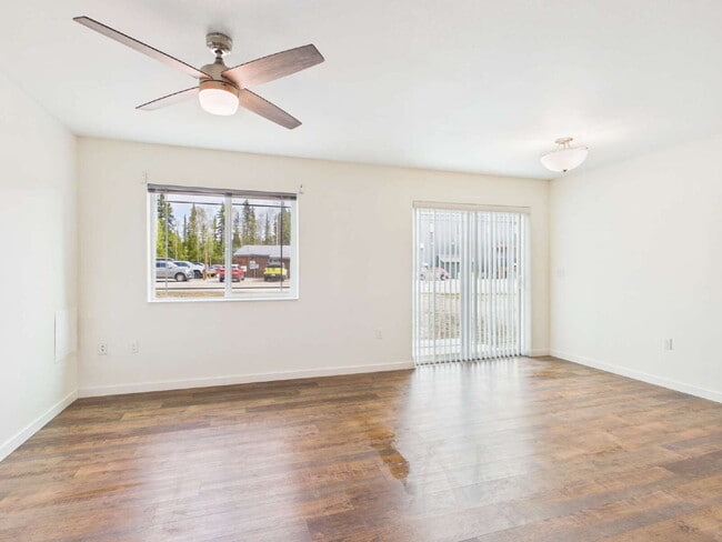 140 SECOND AVE E Unit 4