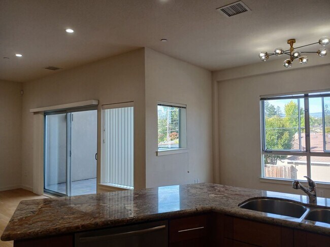 Photo - 1580 Laurel St Unidad Apt 1