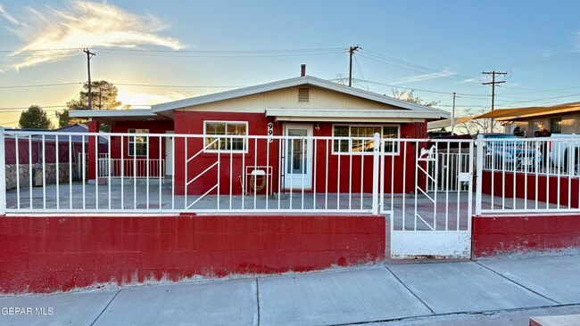 Building Photo - 995 Gloria St