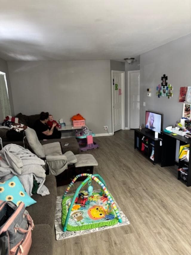 Sala de estar - 1050 Woodhill Ct