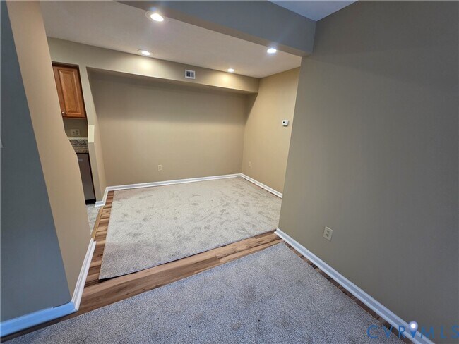 Photo - 4003 Governors Square