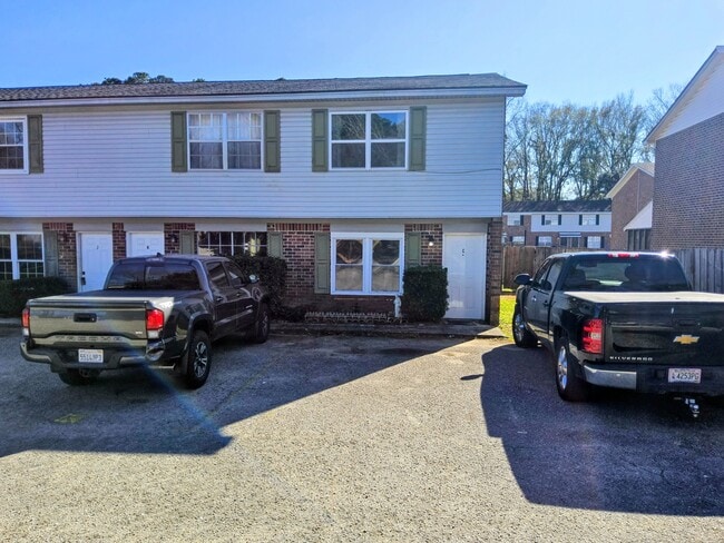 Building Photo - 519 Parkdale Dr Unit L