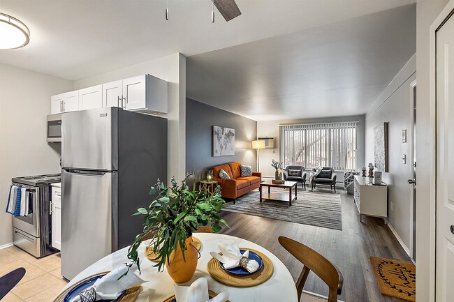 Town & Country Apartments - Wixom, MI