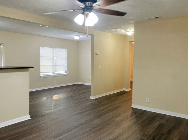 Building Photo - 2807 Sheffield Dr