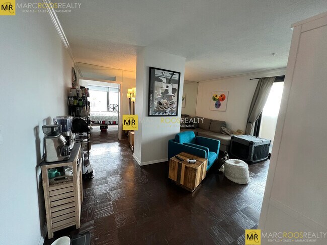 Building Photo - 85 E India Row Unit 28G Rental