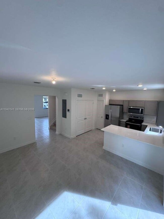 Photo - 1549 NE 3rd Ave