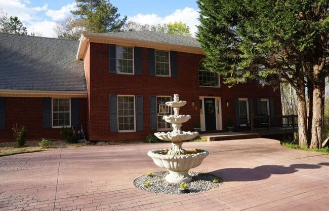 Building Photo - 5043 Blackberry Ln