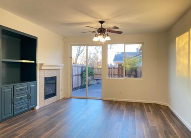 Photo - Amazing (Natomas) 4/2 Single Story!  Please read ad for viewings.