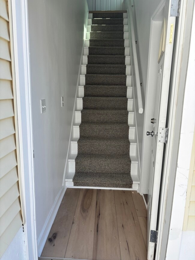 Stairs Up - 1004 Heck St Unit 2