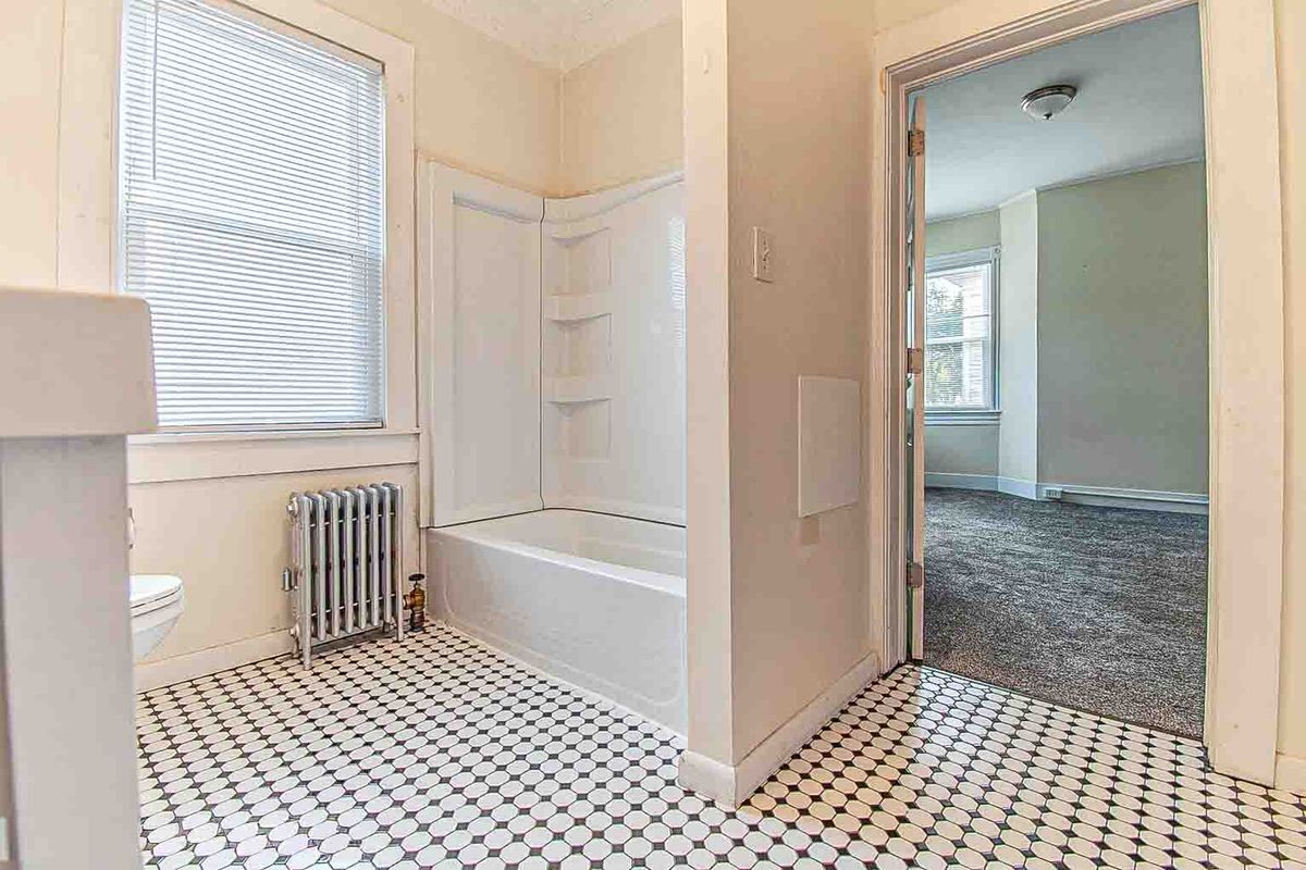 Photo - 815 Monroe Ave