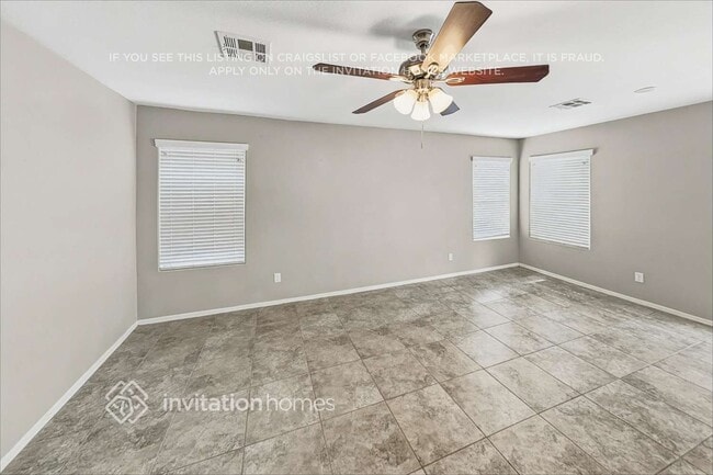 Photo - 1425 E Lakeview Dr