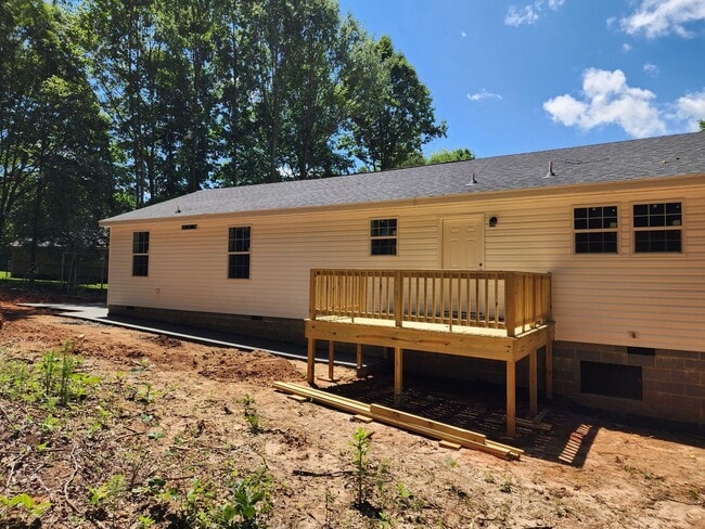 Photo - 180 Robertson Dr
