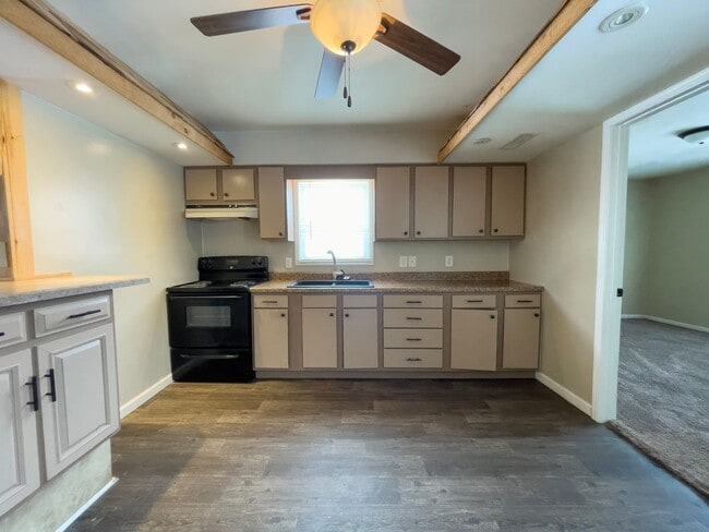 Photo - 1800 E Princeton Ave