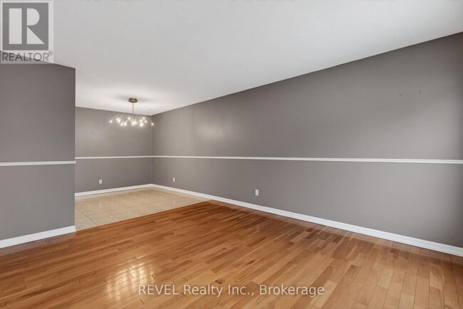 Photo - 6166 Wildrose Crescent