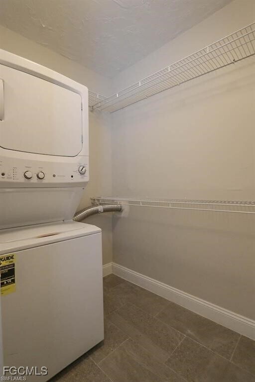 Photo - 305 Bougainvillea Rd W