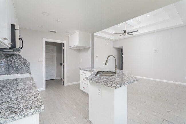 Photo - 2004 Ginger Ave