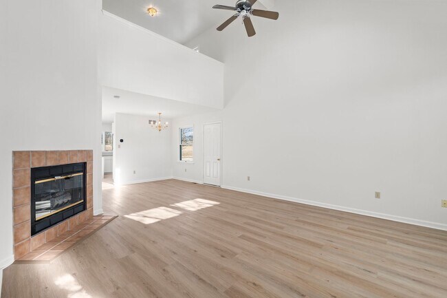 Photo - Beautifully Renovated Townhome in The Ridings at Brookside – Macungie